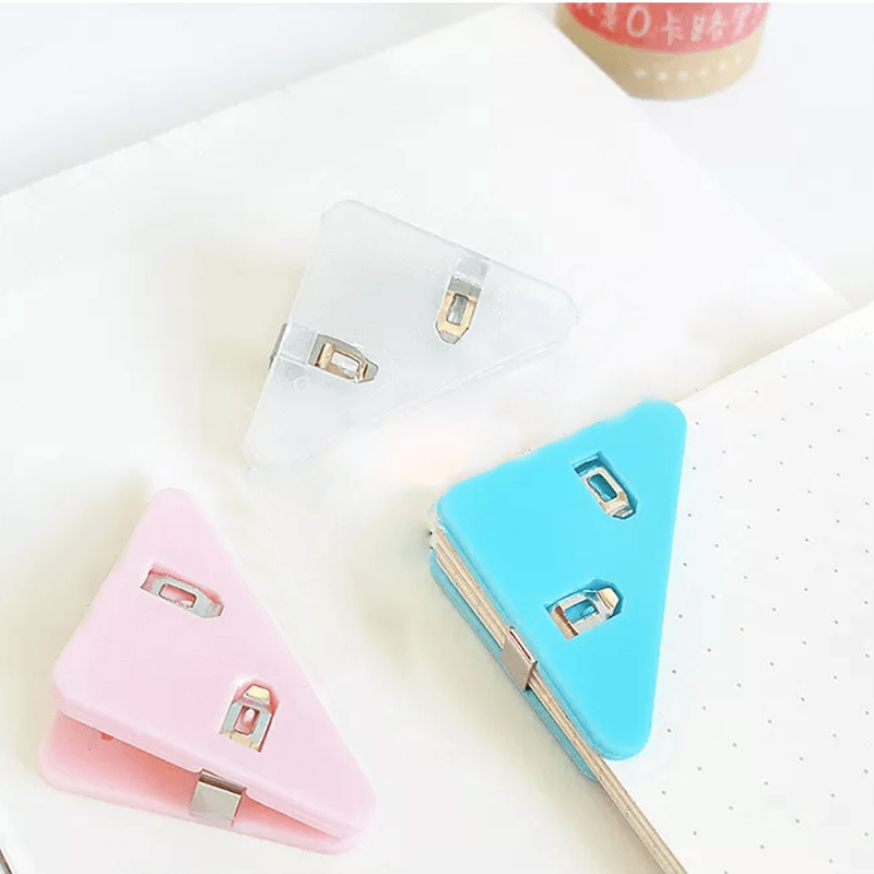 Triangular data closure clips