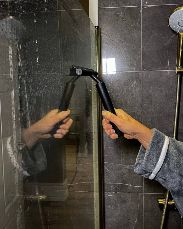 Telescopic Shower Squeegee with Extendable Handle – Streak-Free Cleaning Tool for Walls and Floors