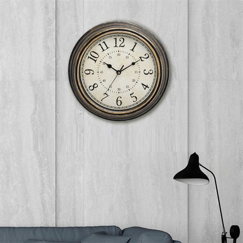 Vintage Retro Wall Clock with Wood Look – Timeless Design