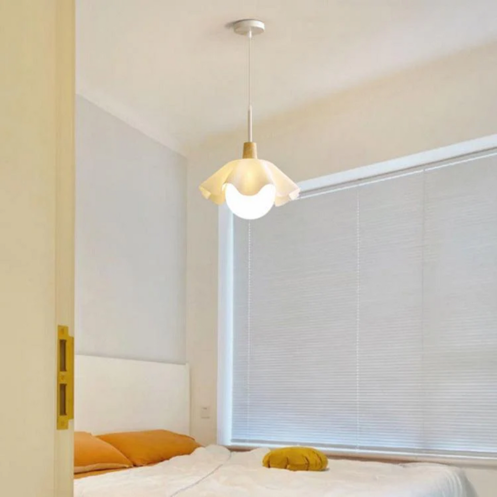 Flower-shaped pendant lamp
