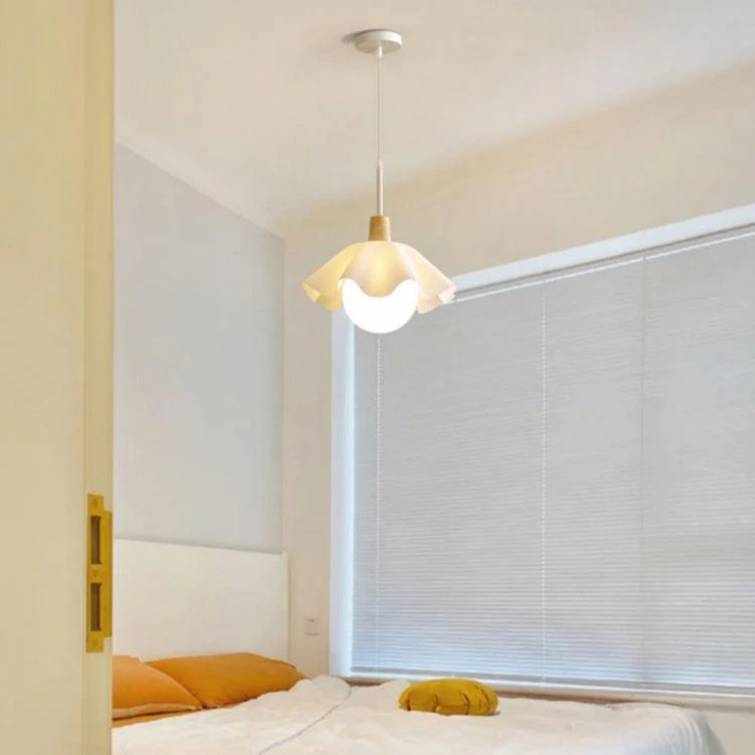 Flower-shaped pendant lamp