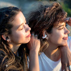 Bone conduction headphones with clip for the ear, wireless