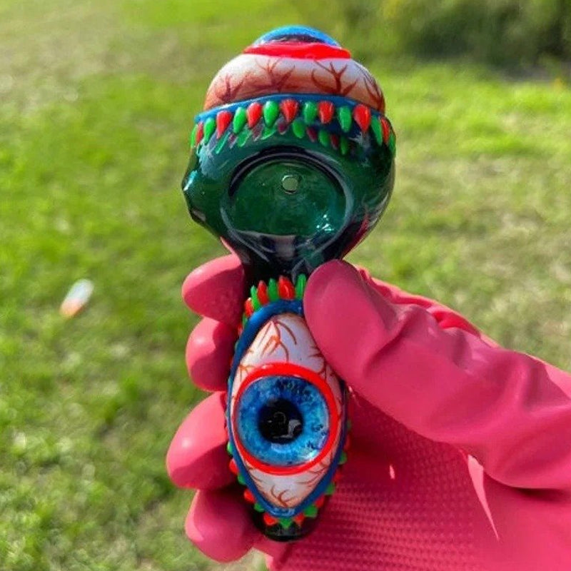 Tobacco pipe in eye shape