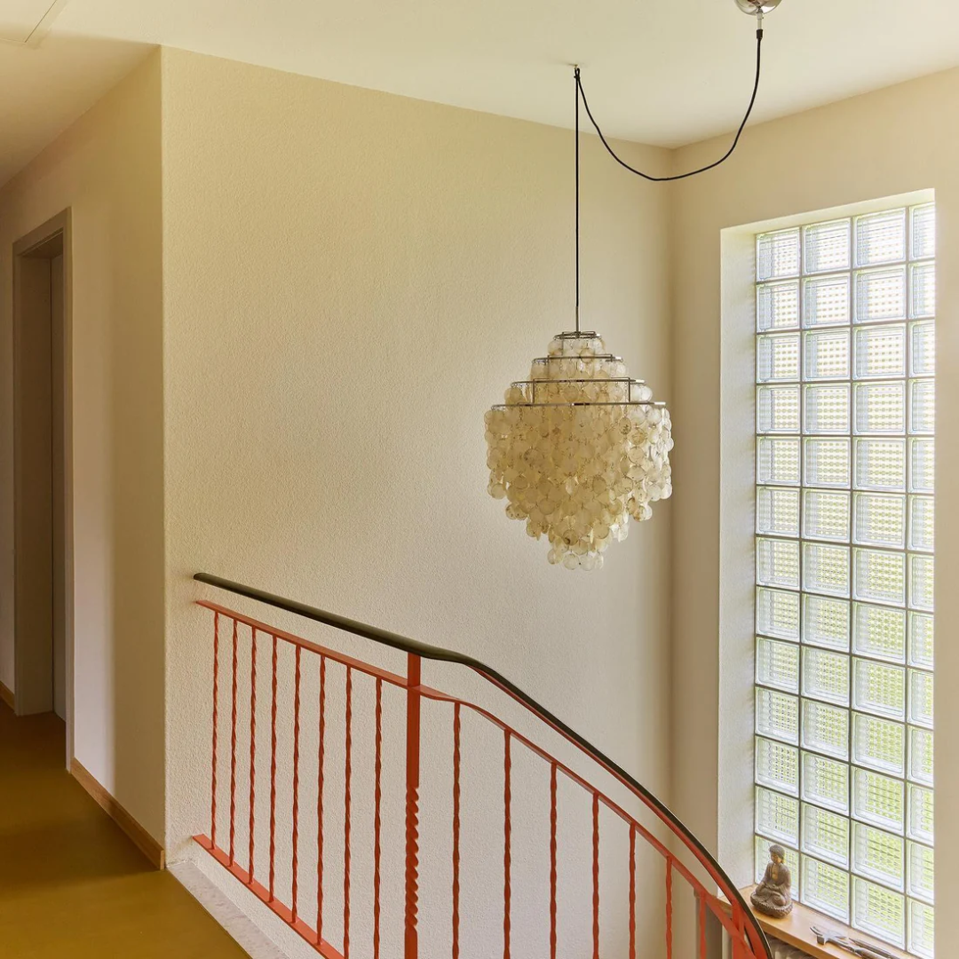Stylish Vintage Lamp with Shells and Coastal Atmosphere