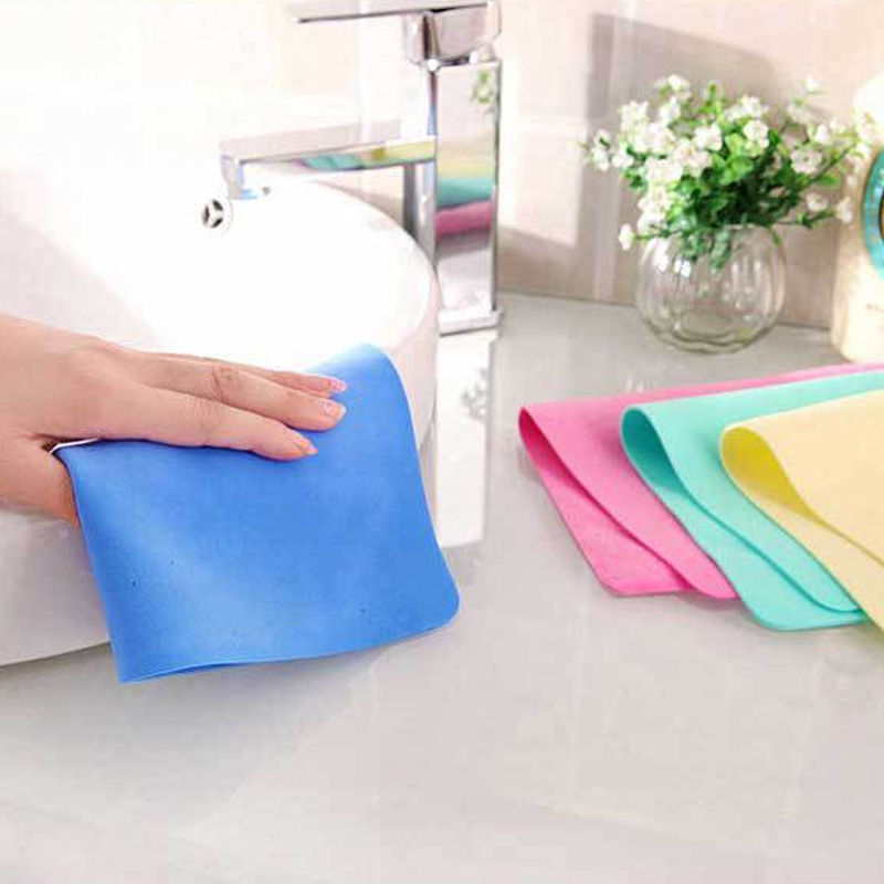 Reusable absorbent cleaning cloth