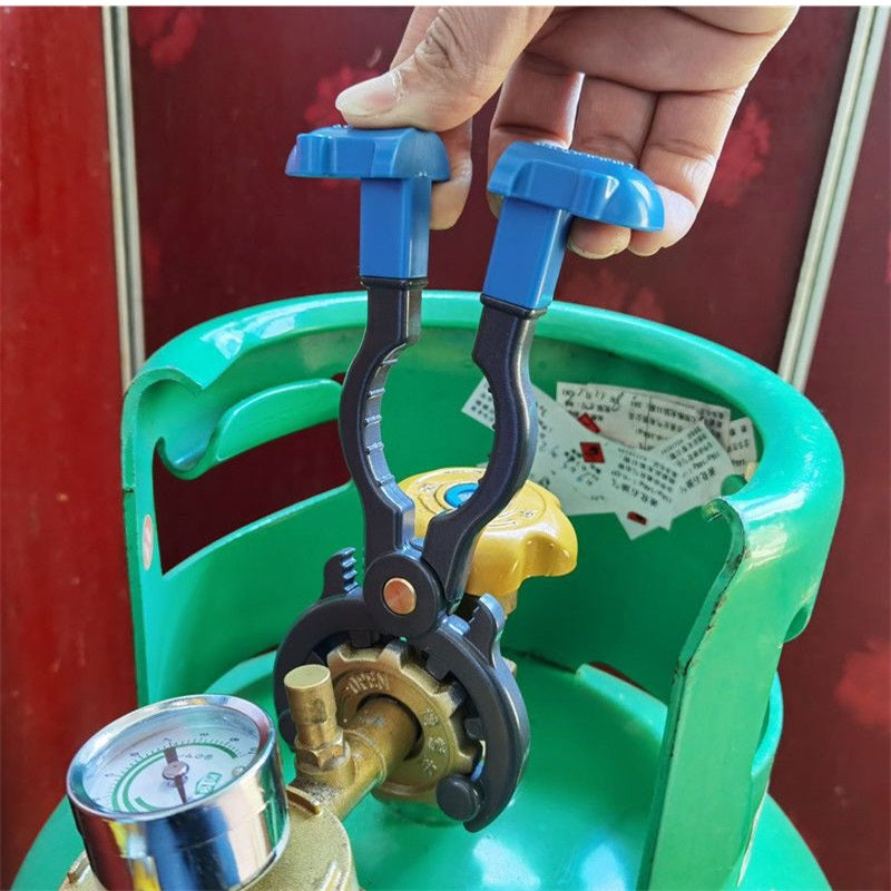 Pressure reduction valve key for gas tank