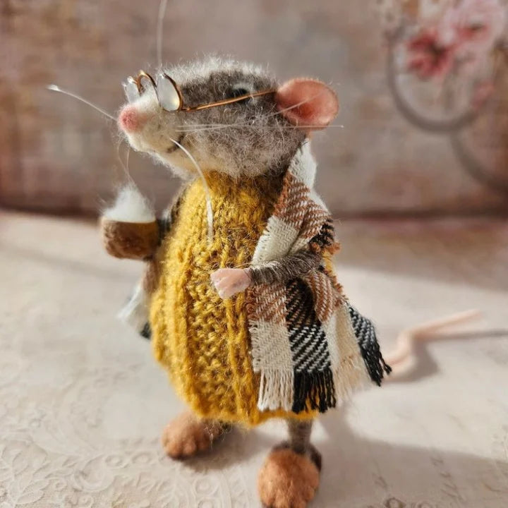 Handmade felt mouse | Christmas decoration & gift idea | Needle felted from wool & fabric | Sustainable