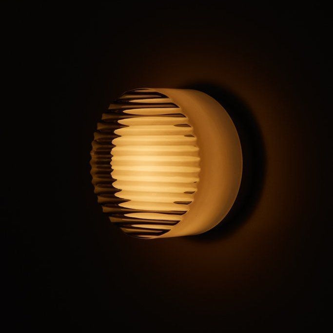 Modern LED Wall Light – Elegant Design for Living and Bedroom