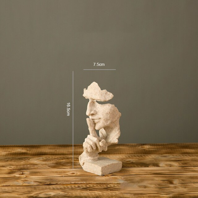 Three monkeys with a message – a sculpture full of meaning