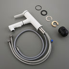 Contemporary Single Handle Faucet Retractable Sink Faucet with Lever Handle