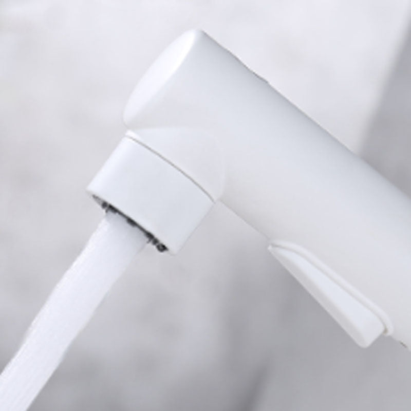 Contemporary Single Handle Faucet Retractable Sink Faucet with Lever Handle