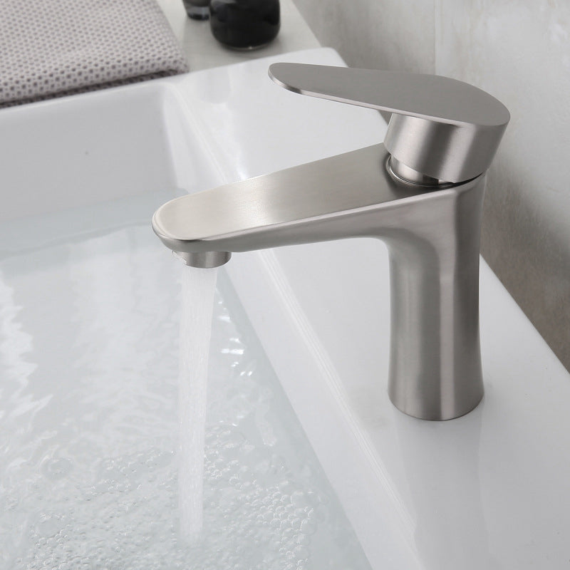 Round Single-Handle Bathroom Faucet Single Hole Sink Faucet in Chrome