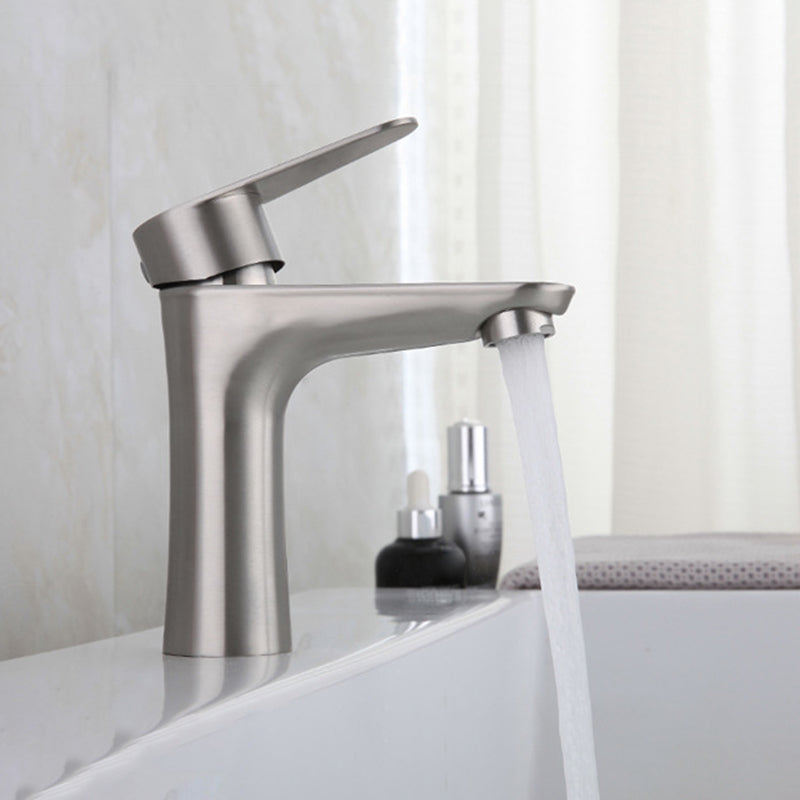 Round Single-Handle Bathroom Faucet Single Hole Sink Faucet in Chrome