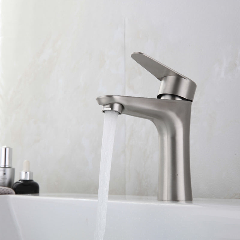 Round Single-Handle Bathroom Faucet Single Hole Sink Faucet in Chrome