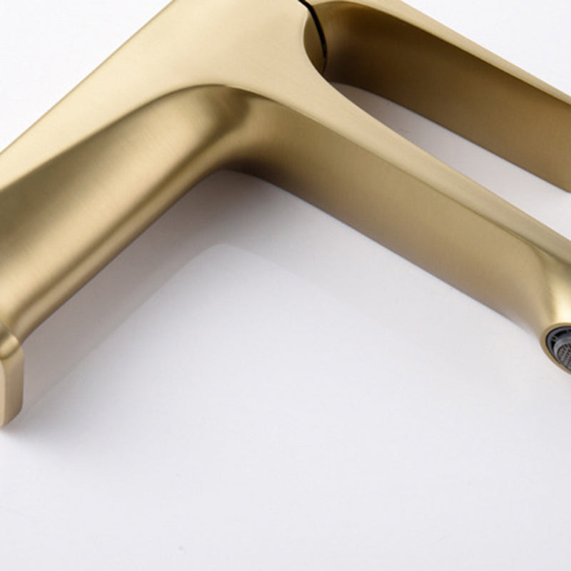 Modern Bathroom Faucet Brass Deep Curve Lever Handle with Faucet Hose