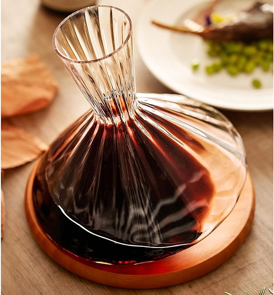 Stylish decanter and glass set with a unique design ensuring air circulation