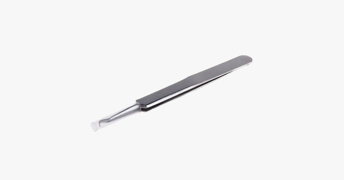 Safe use of blackhead remover tweezers - Provides precise grip on the blackheads without damaging the skin