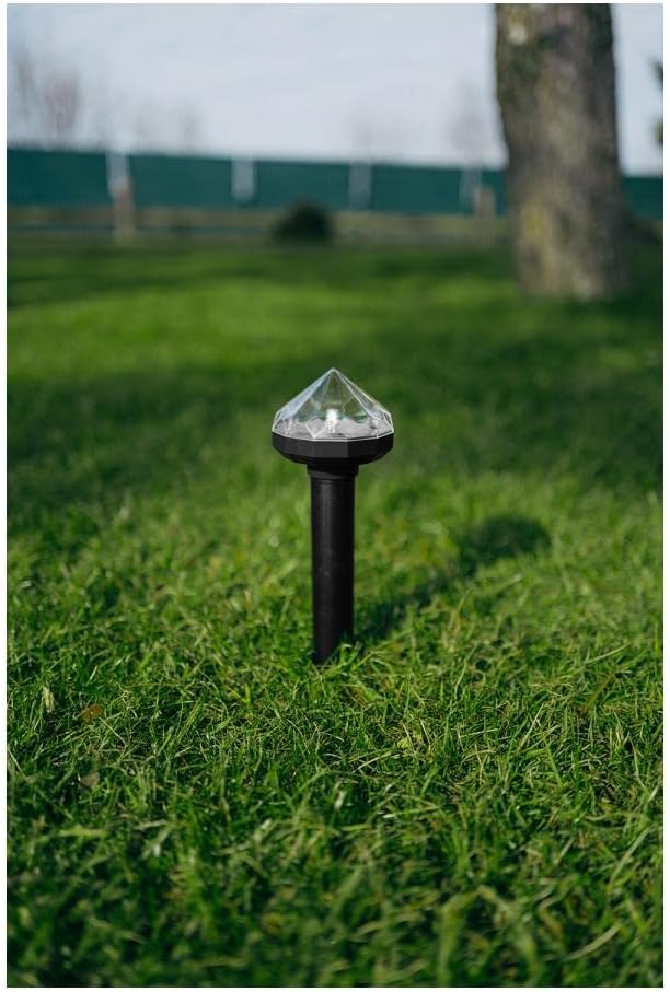 Solar-powered animal repeller for garden and yard – Environmentally friendly protection against mice and rodents