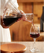 Stylish decanter and glass set with a unique design ensuring air circulation