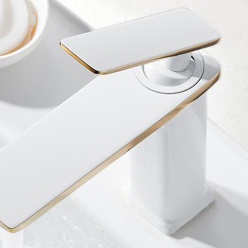 Single Hole Sink Faucet 6.69" H Modern Luxury Sink Faucet