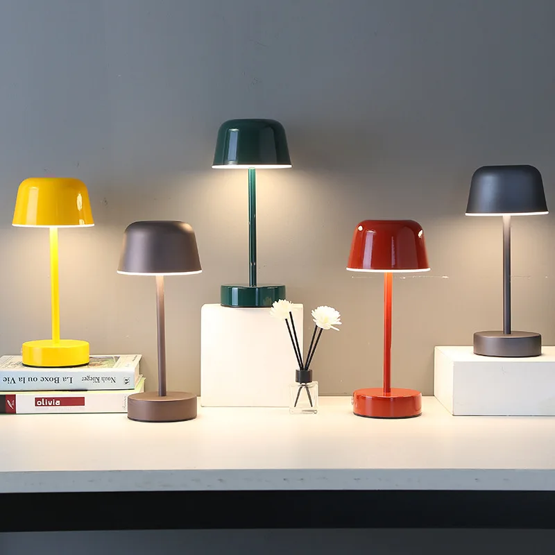 PRISMA PULSE FLARE – Dynamic LED Table Lamp