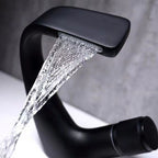 Modern Center Connection Faucets Single Lever Faucets with Waterfall Spout