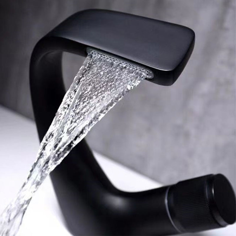 Modern Center Connection Faucets Single Lever Faucets with Waterfall Spout