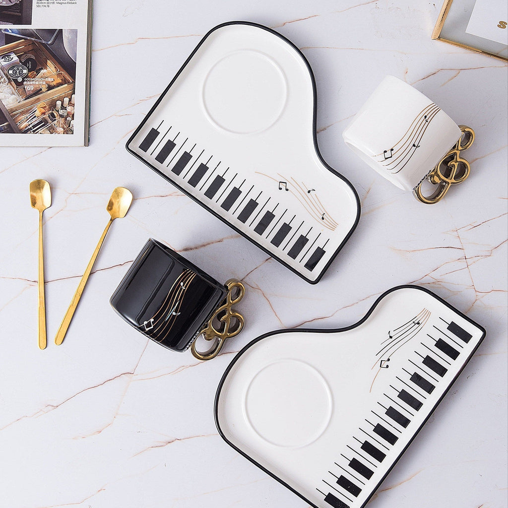 Pianissimo taste – elegant cup and tray set for music lovers
