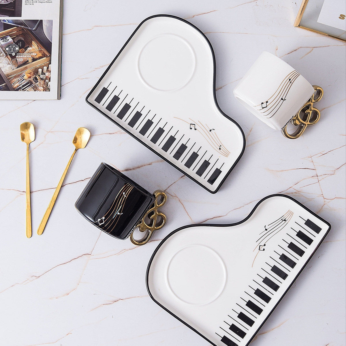 Pianissimo taste – elegant cup and tray set for music lovers