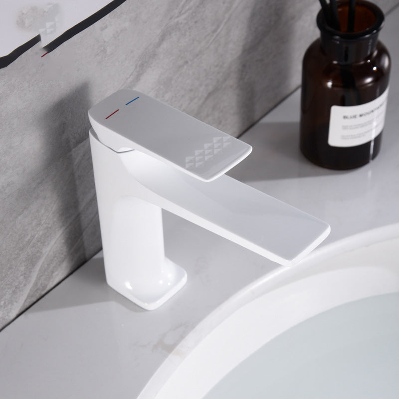 Modern Vessel Sink Faucet Copper Lever Handle Low Arc Vessel Faucet for the Bathroom