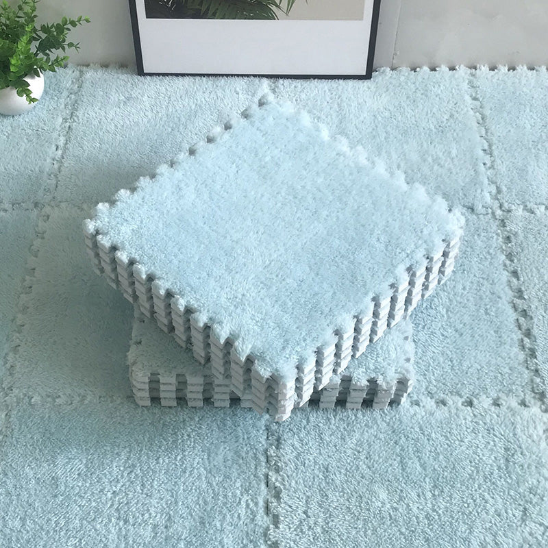 Color-fade-resistant carpet tile Solid color interlocking carpet tile