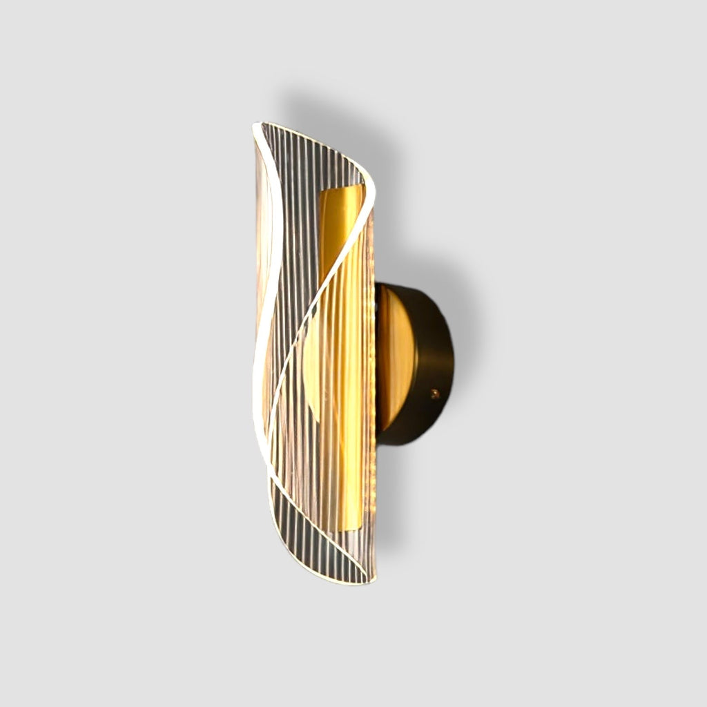 CrystalAura – Sparkling Crystal Wall Light for Glamorous Touch