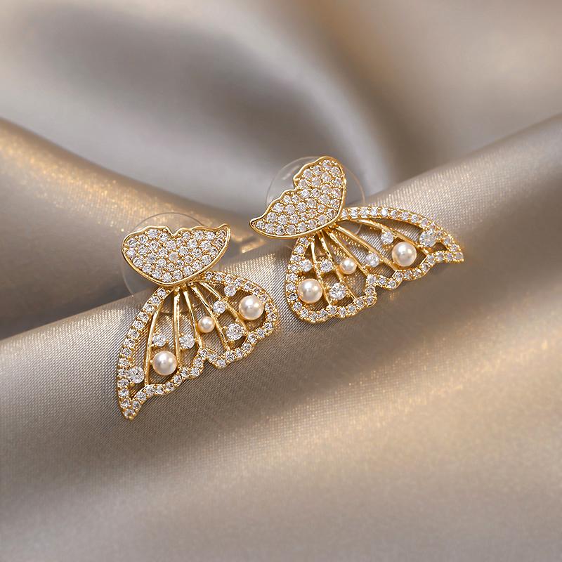 Butterfly earrings with pearls and diamonds