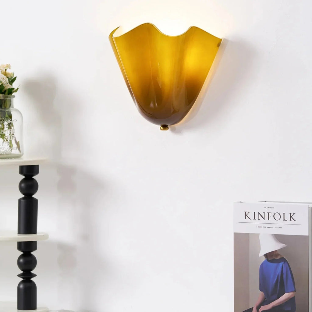 Retro Wall Lamp of Colored Glass in Skirt-Shaped Shell Pattern