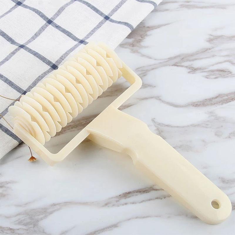 Pasta lattice roller cutter