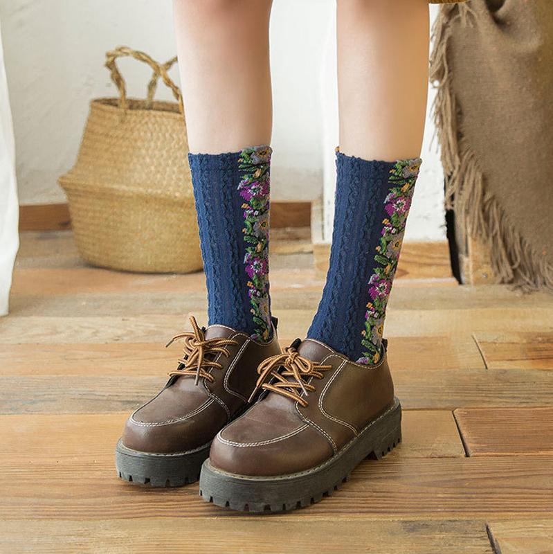 🧦🌸Vintage Embroidered Flower Socks (5 Pairs)