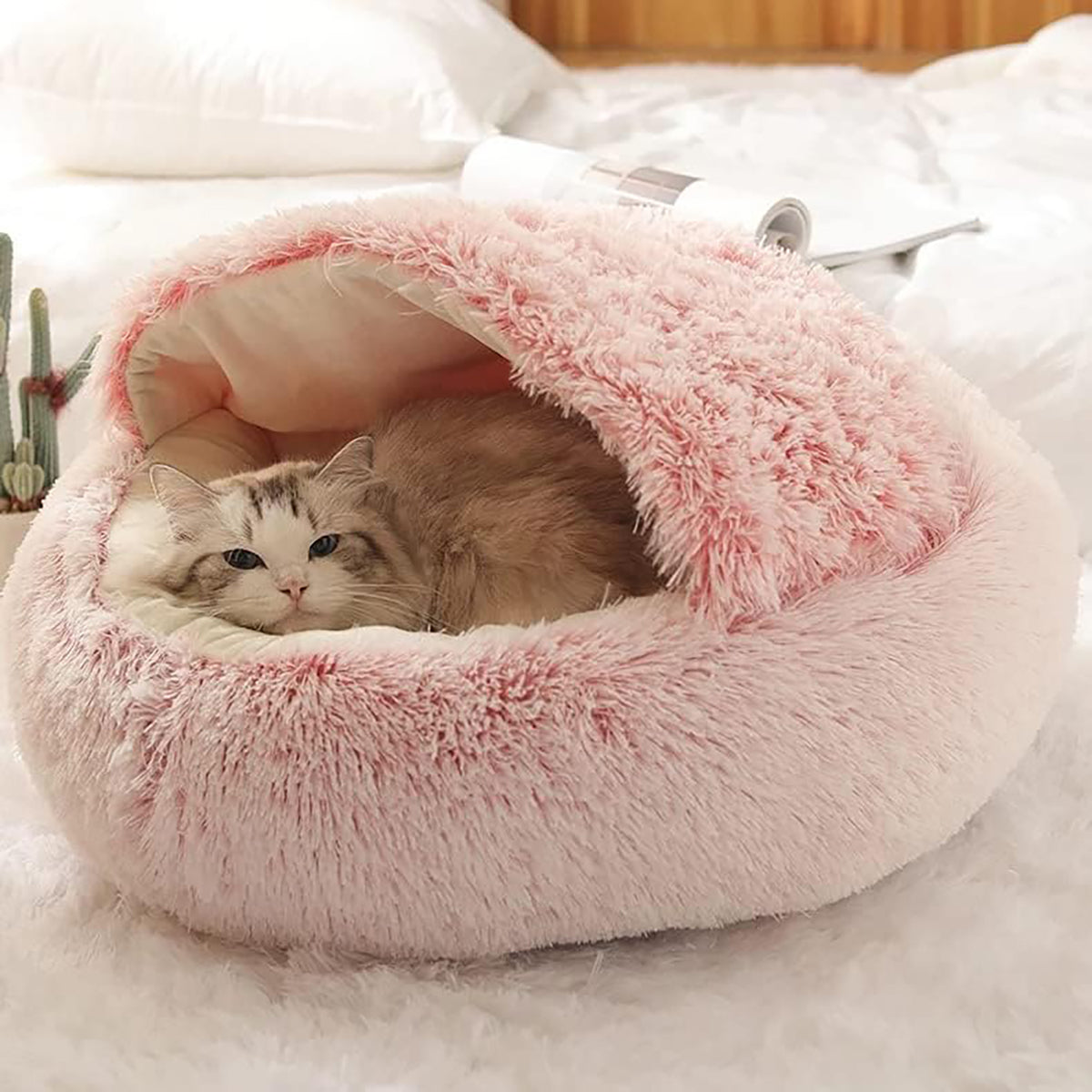 SnuggleNest — Security and warmth that lets your pet sleep relaxed.