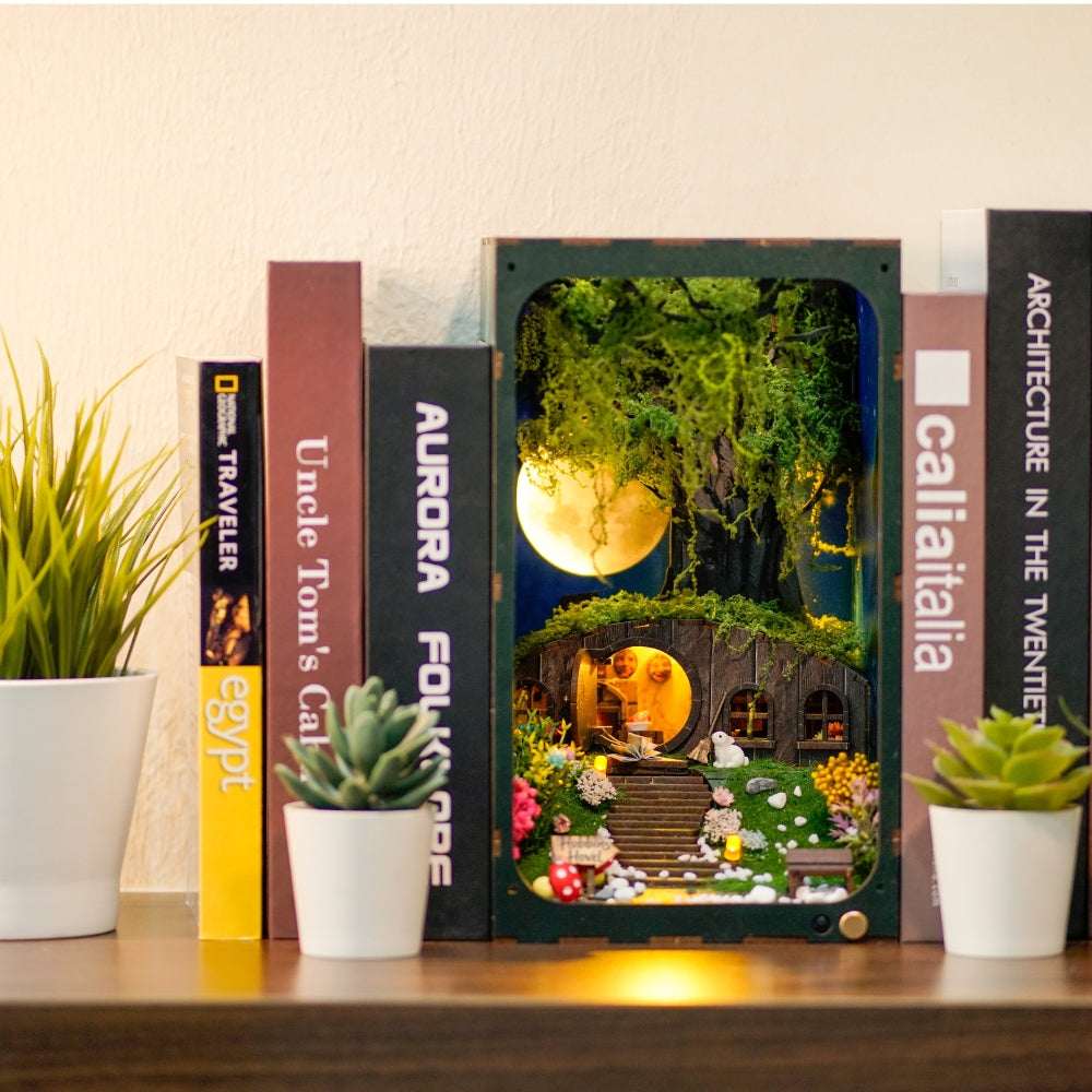 [Pre Order] Hobbins Hovel DIY Book Nook Kit