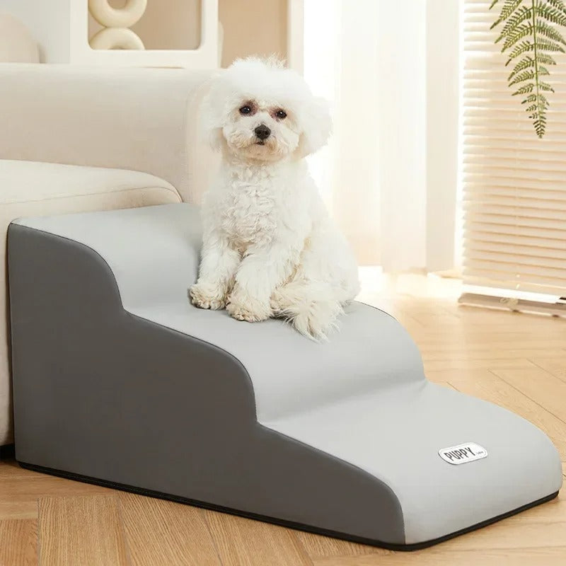 Stable access step for dogs and cats