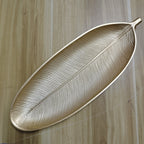 LeafWood – Elegant Wooden Tray in Leaf Shape