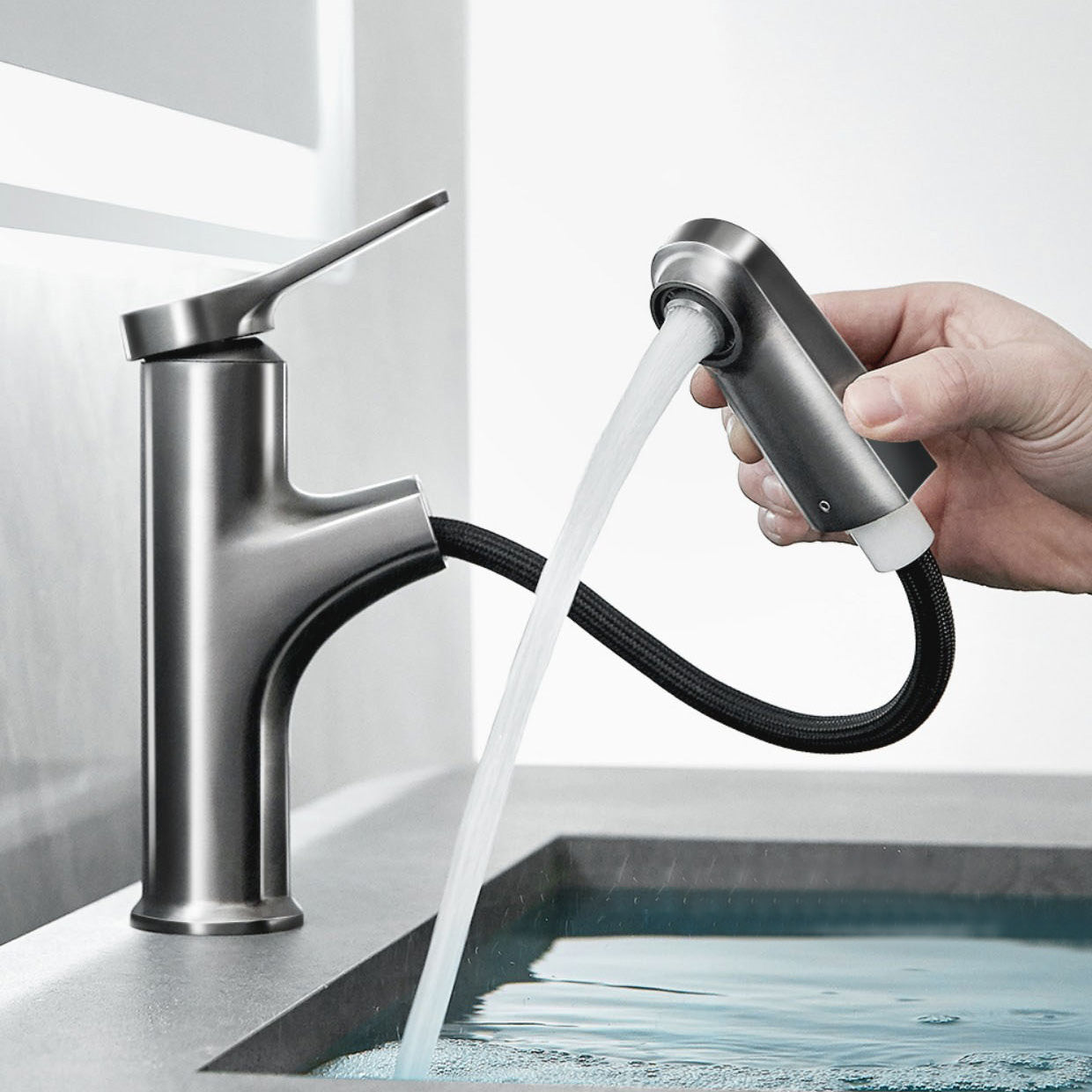 Contemporary Bath Faucet Brass Lever Handle Pull-Out Sink Faucet