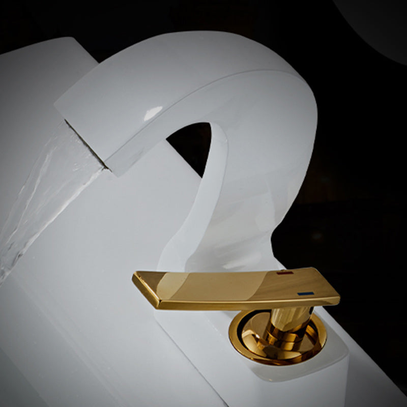 Modern Single-Lever Basin Faucet Bathroom Brass Central Faucet