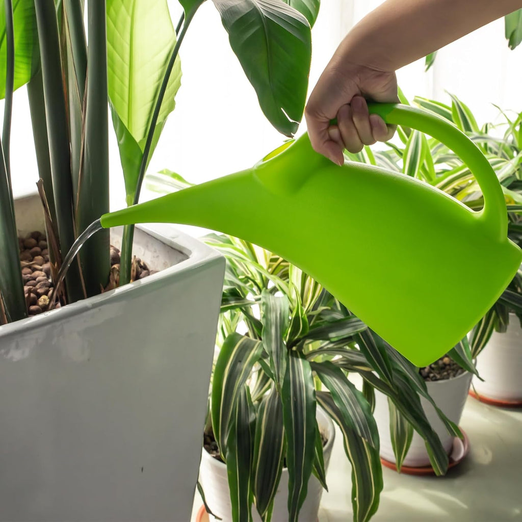 Practical watering can for the garden – Ergonomic design and easy handling