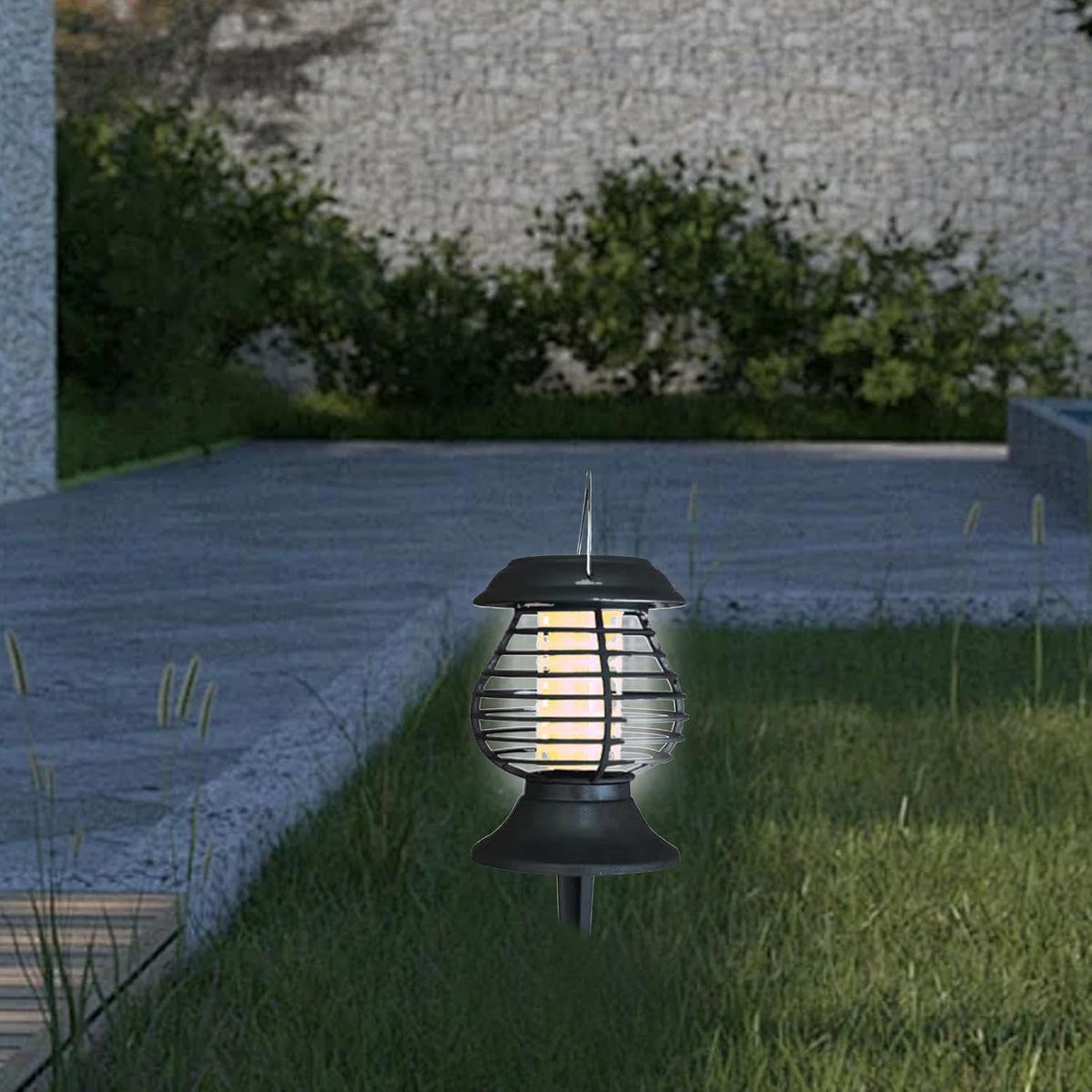 Solar Insect Defense Lamp with LED Light – Effective Mosquito Control for the Garden