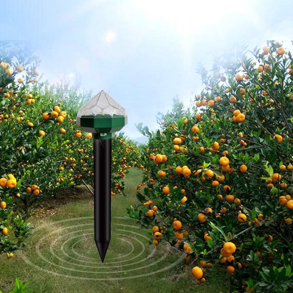 Solar-powered animal repeller for garden and yard – Environmentally friendly protection against mice and rodents