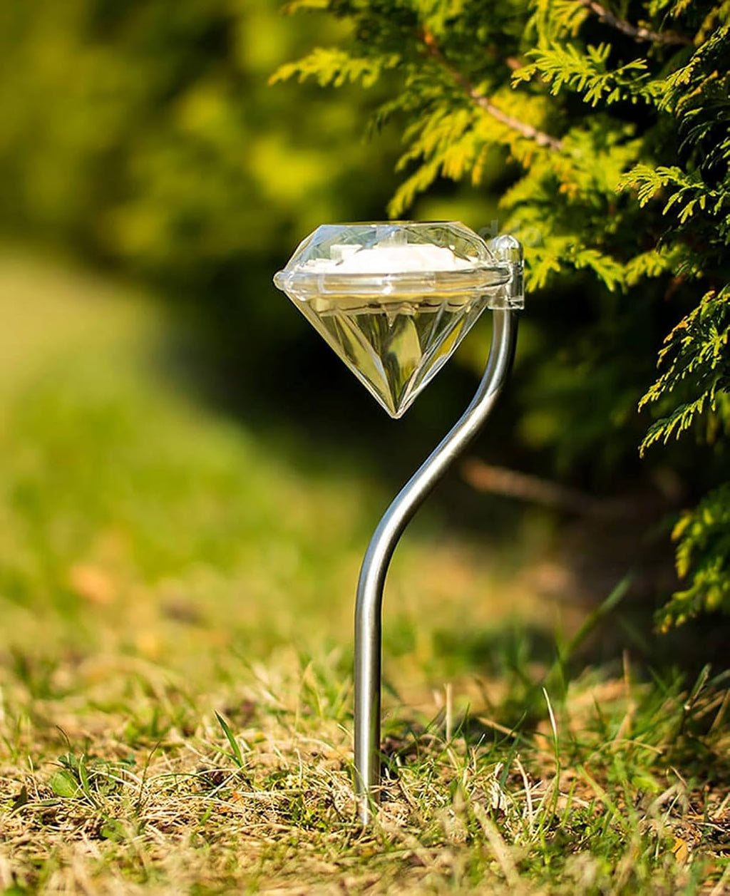 Solar Garden Light in Diamond Shape – LED Lamps for Outdoor Decoration and Lighting