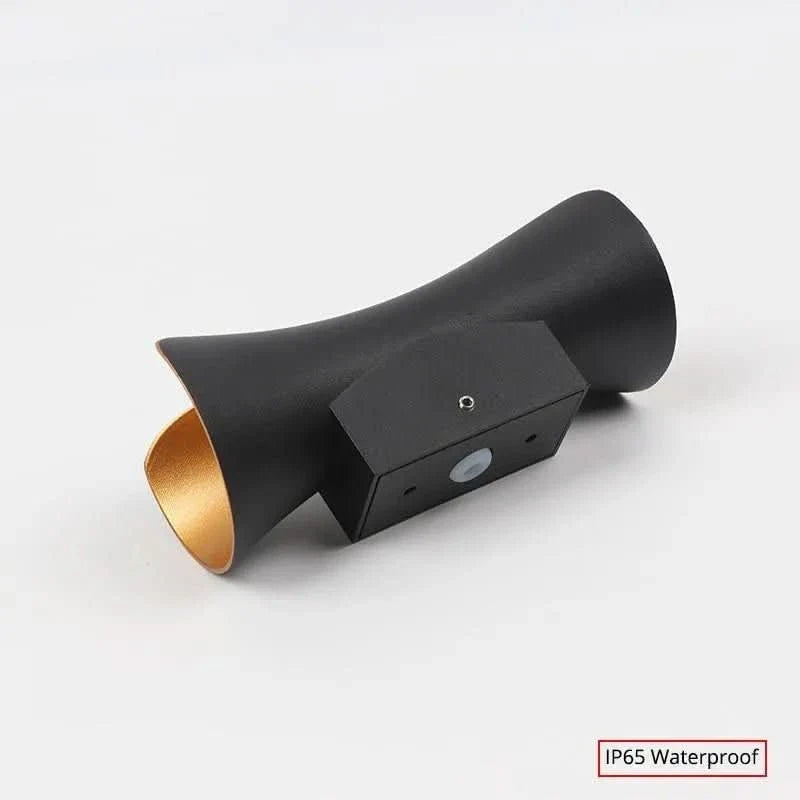 Weatherproof wall light with IP65 protection