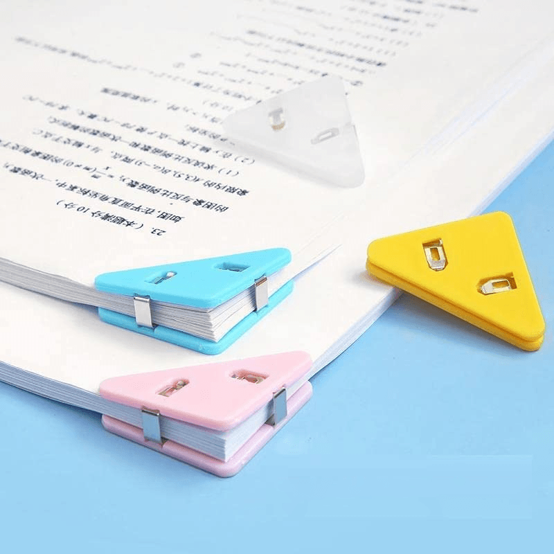 Triangular data closure clips