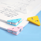 Triangular data closure clips