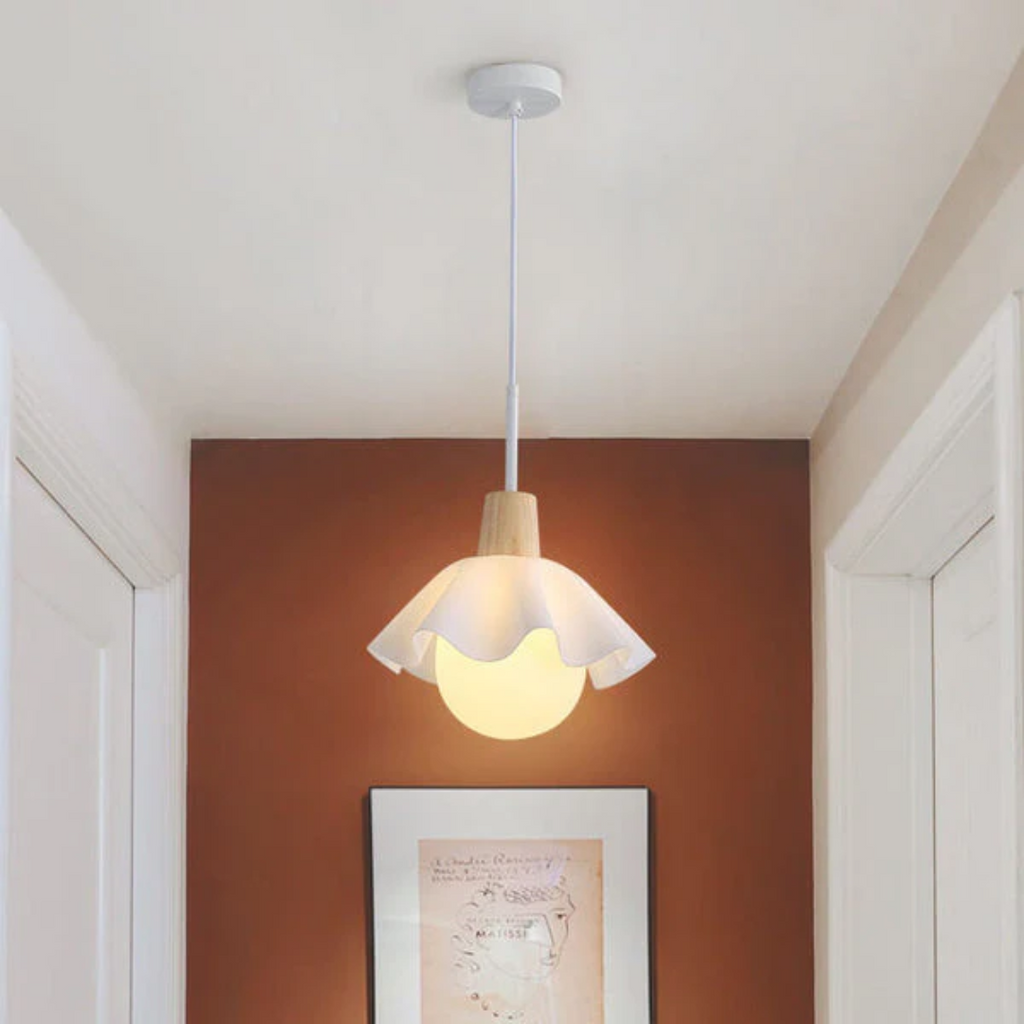 Flower-shaped pendant lamp